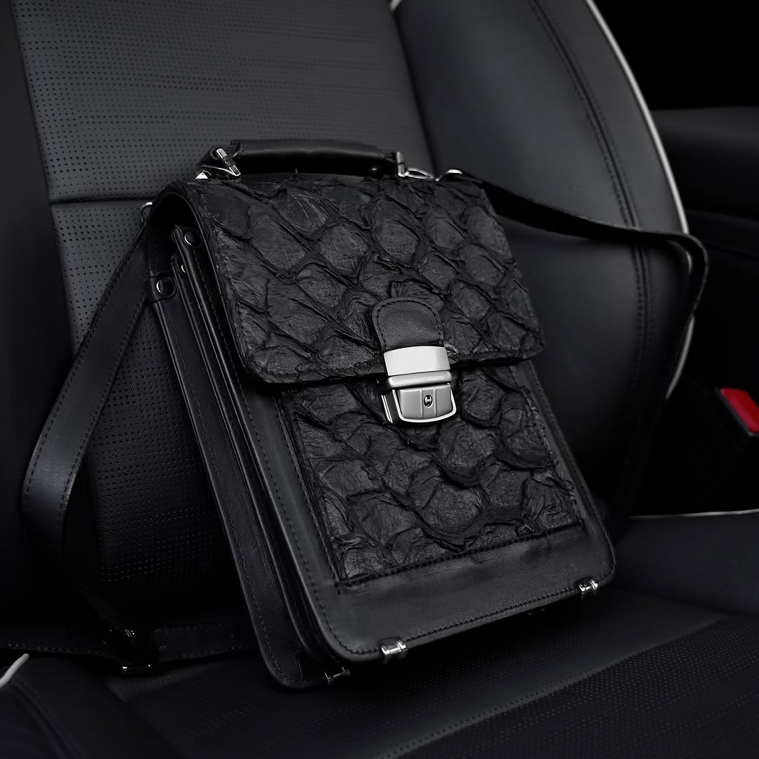High-grade natural leather messenger bag